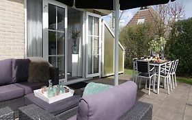 Lush Holiday Home In Earnew Ld